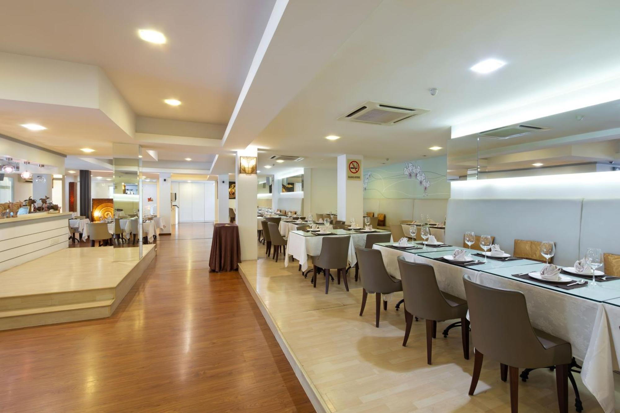 Kings Hotel Melaka Екстер'єр фото